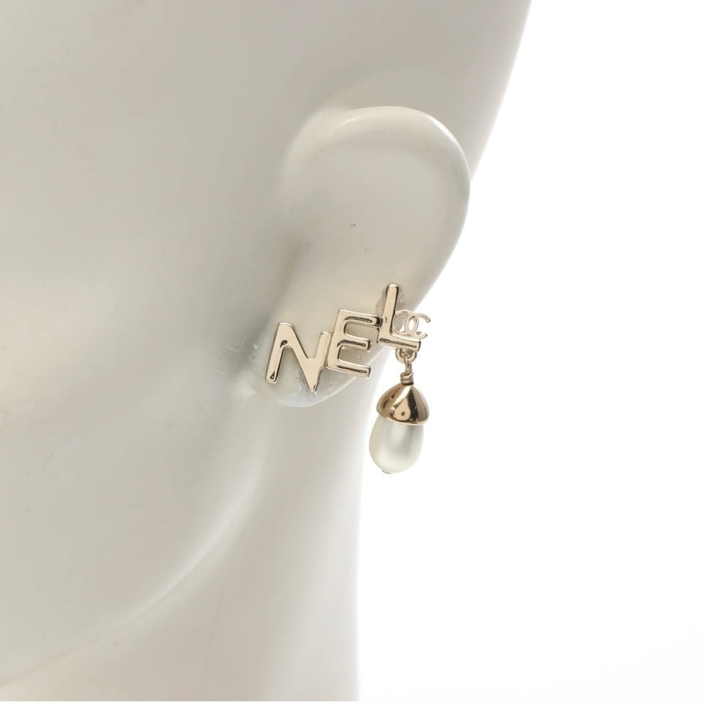 CHA-NEL Stud Crawler Earrings from 2022 collection. - Picture 4 of 7